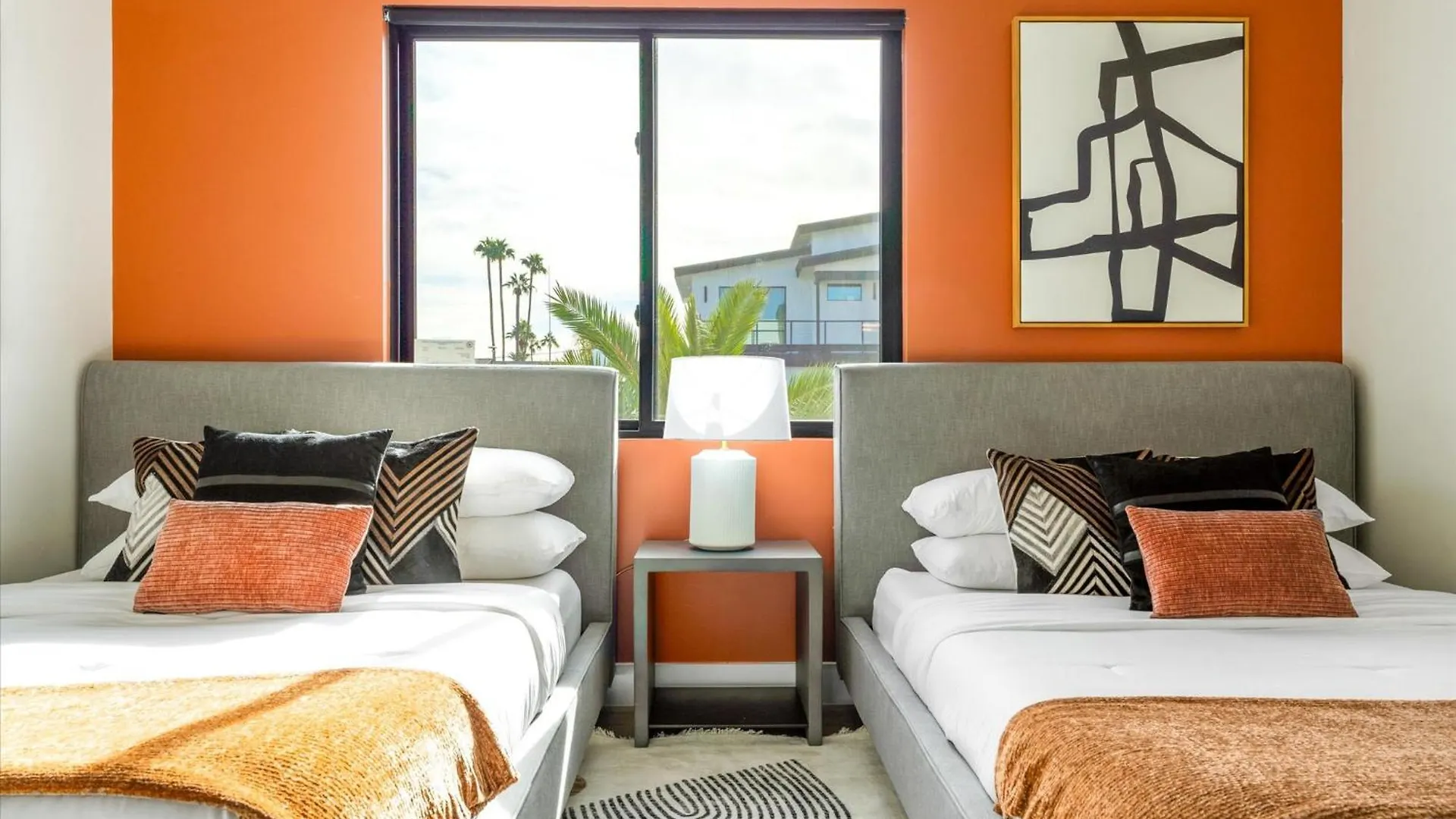 Desert Palm Luxury Space - Walk To Old Town! Scottsdale