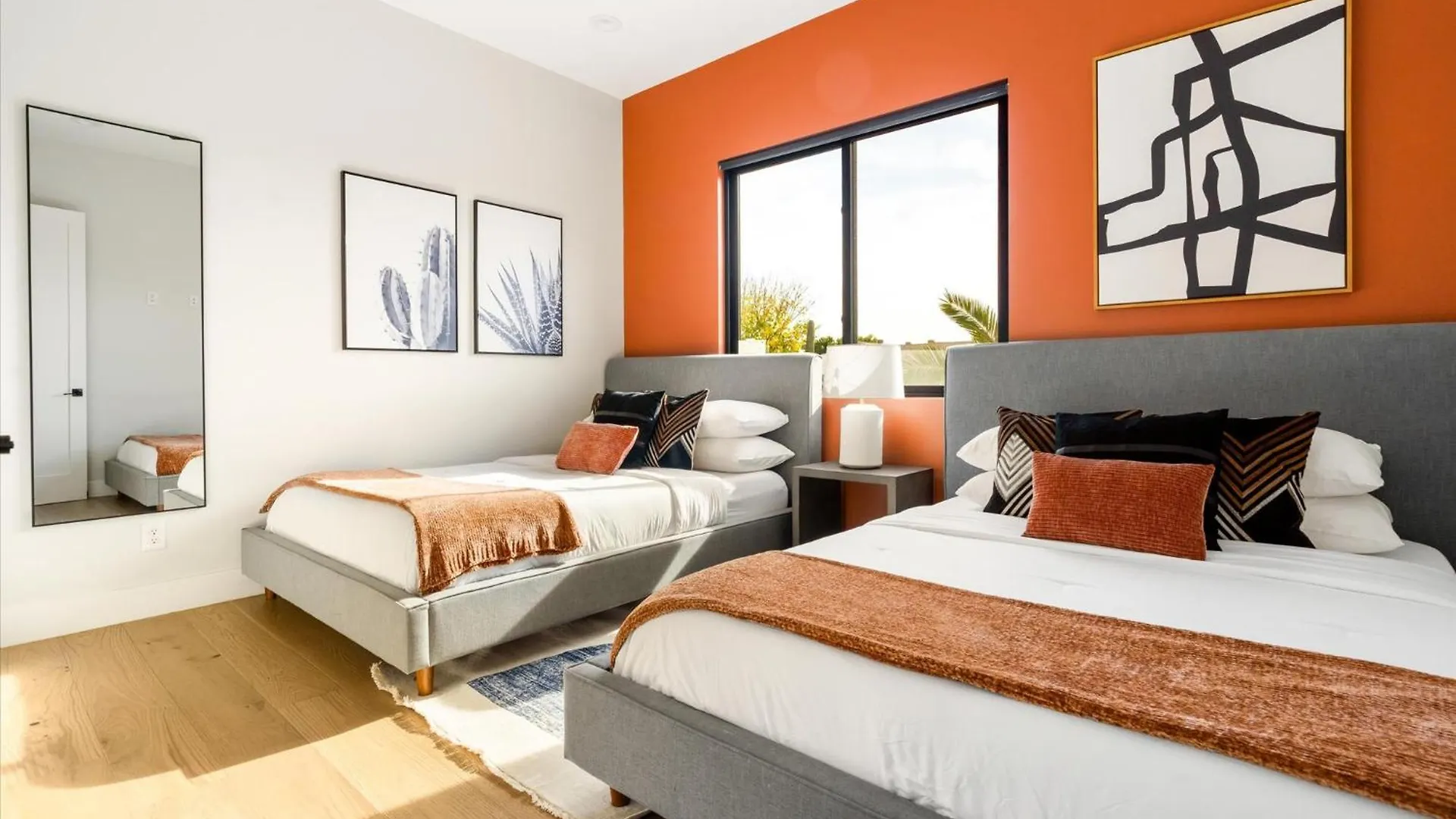 Desert Palm Luxury Space - Walk To Old Town! Scottsdale Holiday home